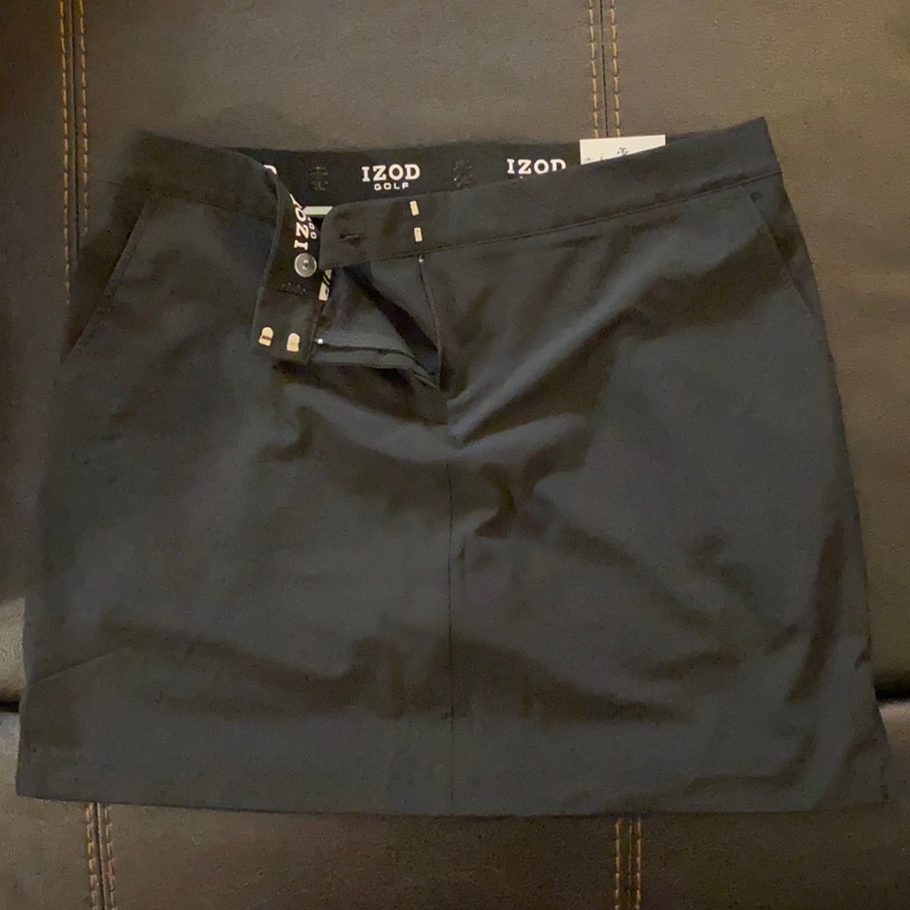 Women’s black IZOD golf skort